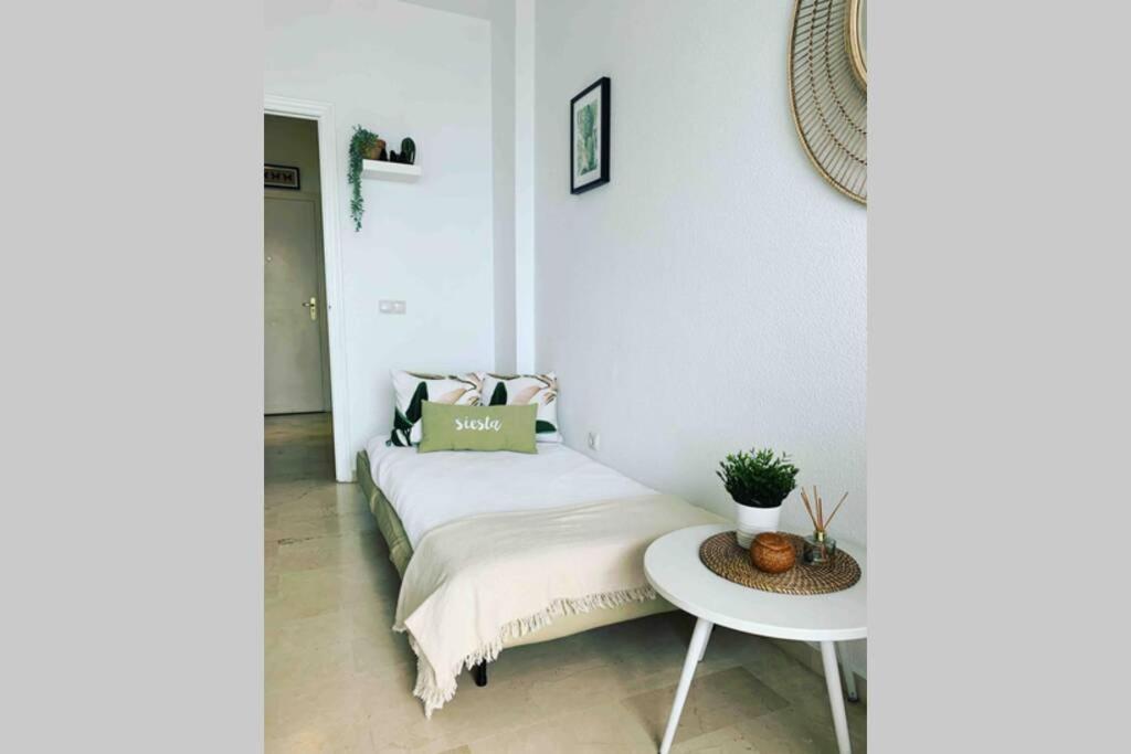 Amazing Frontline Sea Views Studio Apartment Castillo Del Vigia Torremolinos Exteriér fotografie